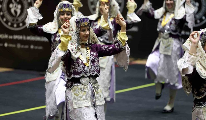 Aydın Büyükşehir Belediyesi Halk Oyunları ekibinden birincilik