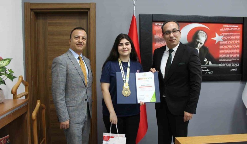 Aydınlı öğrenci uluslararası matematik olimpiyatında altın kazandı