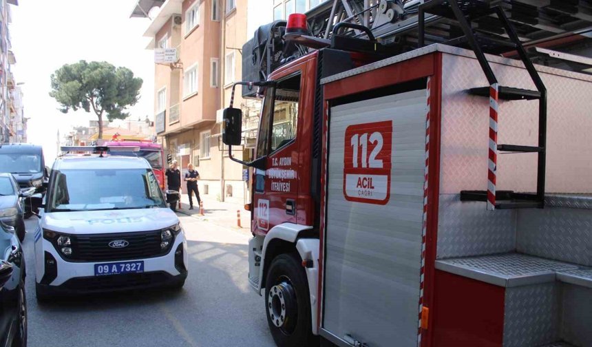 Çatıda yaktığı kablo ekipleri harekete geçirdi