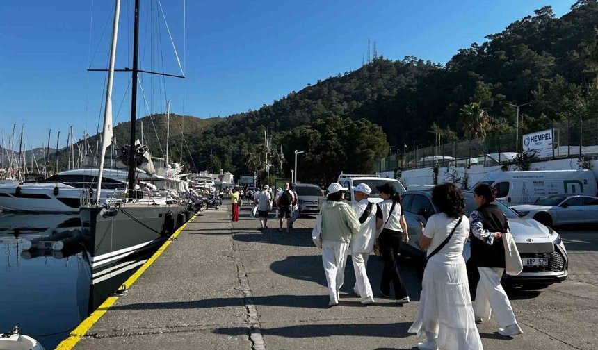 Dev yolcu gemisi Marmaris Limanı'na demirledi