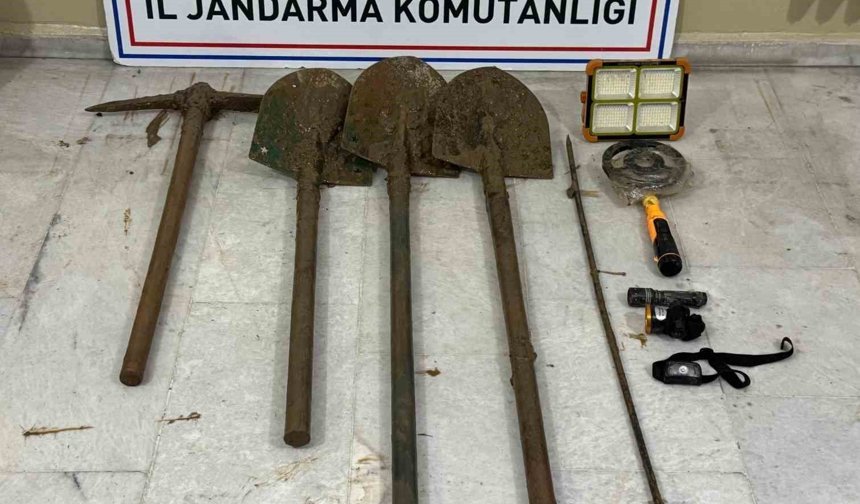 Efeler'de kaçak kazıya suçüstü