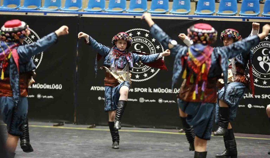 Halk oyunları ekipleri birincilik için ter döktü