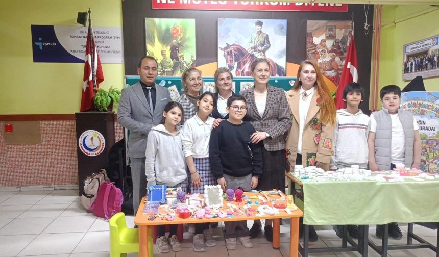 Kaymakam Kan, minik girişimcilerin heyecanına ortak oldu
