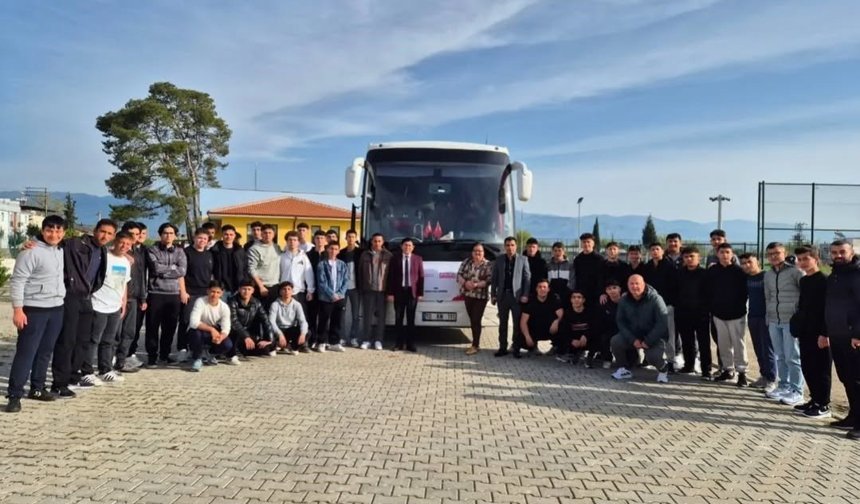 Yenipazarlı öğrenciler Çanakkale'ye uğurlandı