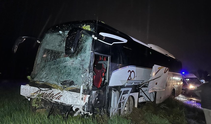 Uşak’ta 7 aracın karıştığı zincirleme kaza 4 ölü 17 yaralı