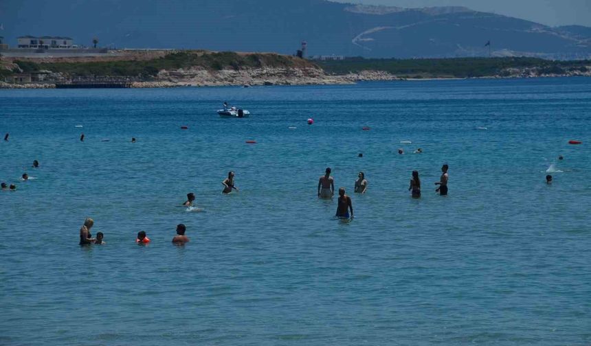 Didim'de 9 günlük tatilde deniz keyfi başladı