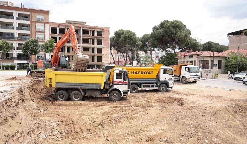 İncirliova'nın Yeni Meydan Projesi'nde ilk kazma vuruldu