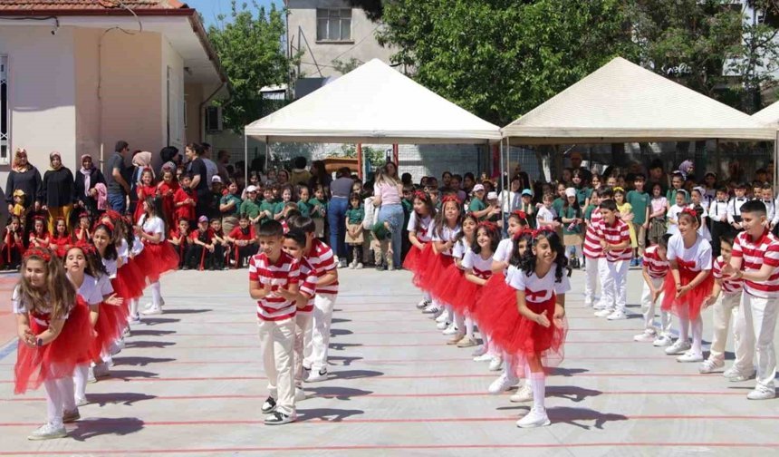 Köşk Adnan Menderes İlkokulu Geleneksel Yıl Sonu Şenliği düzenledi