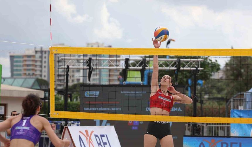 Plaj voleybolunun kalbi Aydın Tekstil Park'ta atıyor