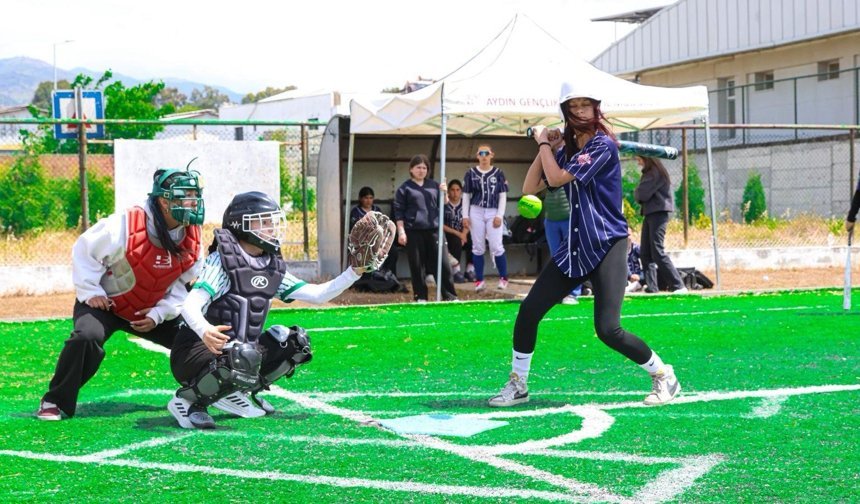 Softbol heyecanı Aydın'ın ev sahipliğinde başladı