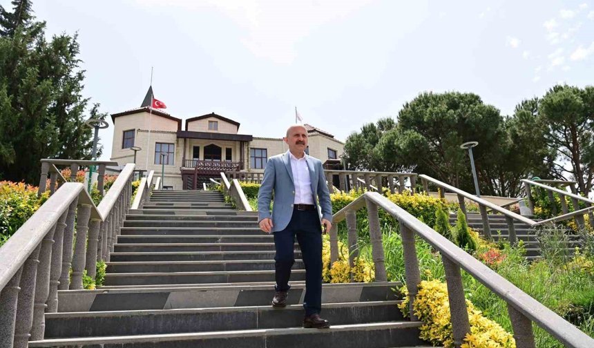 Vali Varol, Adnan Menderes'in hatırasını yaşatan müzede incelemelerde bulundu
