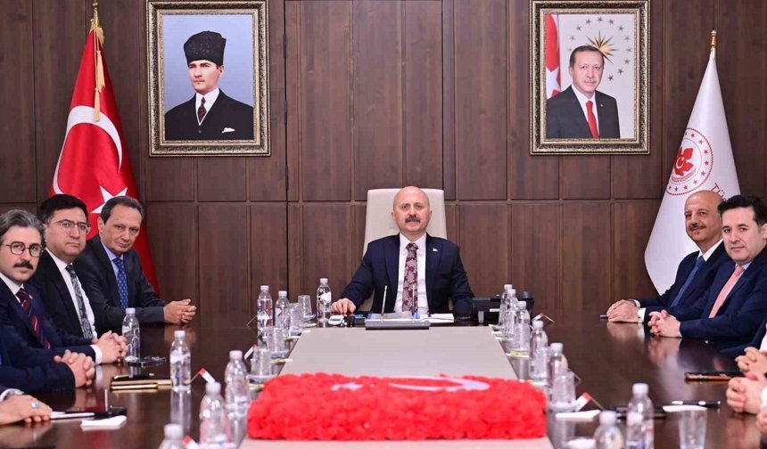 Vali Varol, vali yardımcıları ve kaymakamlarla bir araya geldi