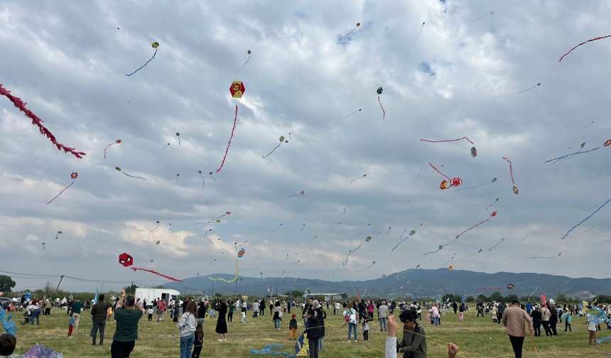 Büyükşehrin şenliğinde gökyüzü renklendi