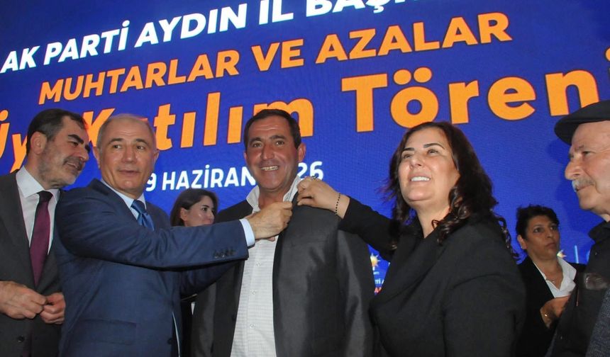 Aydın'da 391 muhtar ve 619 aza AK Parti rozeti taktı