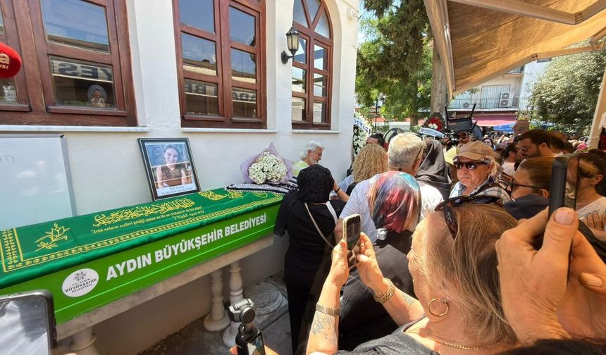 Ünlü oyuncu Ece İrtem, Aydın'da toprağa verildi