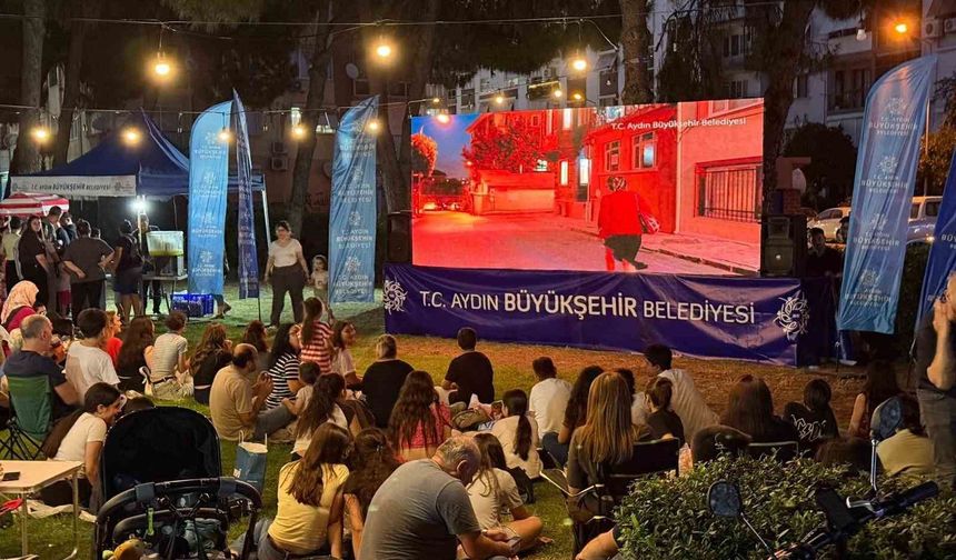 Aydın Büyükşehir Belediyesi'nin açık hava sinema etkinlikleri sürüyor