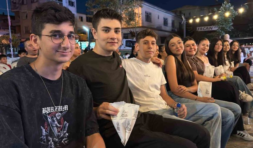 Başkan Çerçioğlu Yenipazarlıları açık hava sineması ile buluşturdu