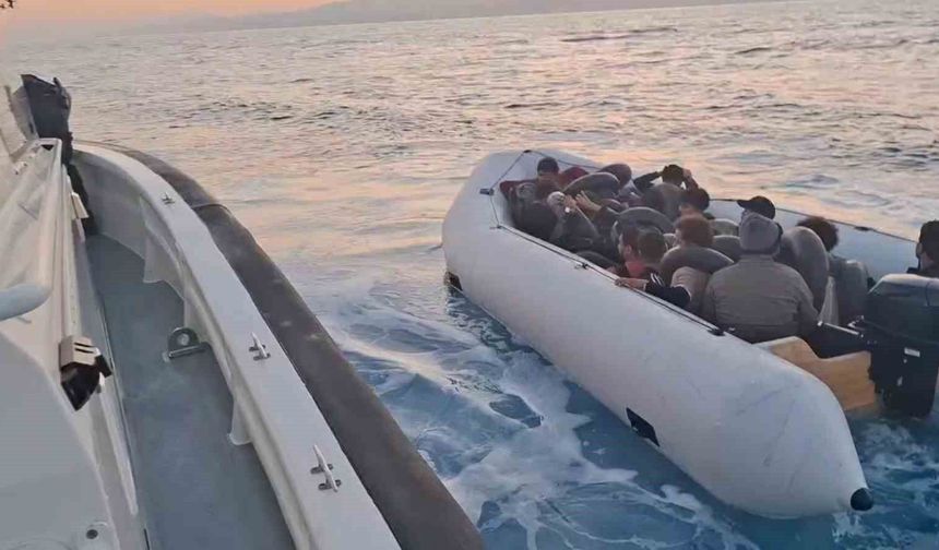 Kuşadası açıklarında 18 düzensiz göçmen yakalandı