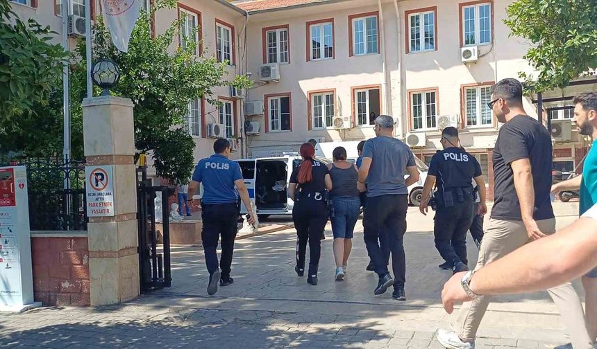 Kimlik vermek istemeyen kadın polislere zor anlar yaşattı