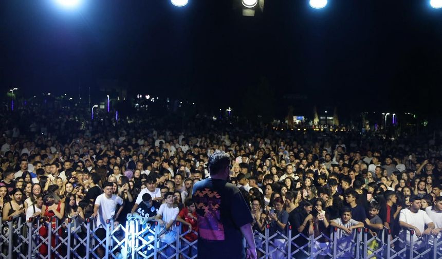 Aydın’da yaz akşamı Eypio konseriyle renklendi