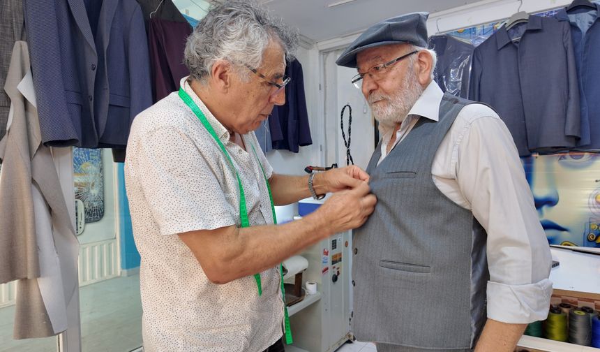 54 yıllık terzi Coşgun, 'Yörük Kültürü'nü iğne iplikle yaşatıyor