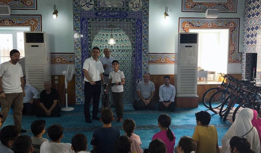 Çine'de Kur'an öğrenen öğrenciler bisikletlerle ödüllendirildi