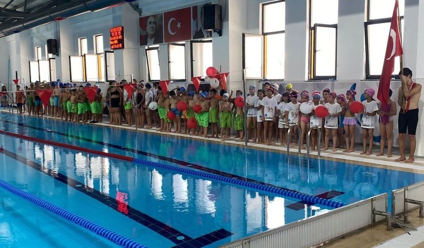 Söke'de çocuklar yüzme eğitimini başarıyla tamamladı