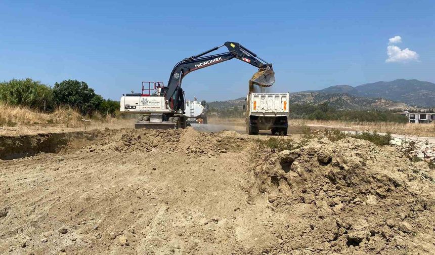 Büyükşehir'in ulaşım yatırımları 17 ilçede eş zamanlı olarak devam ediyor