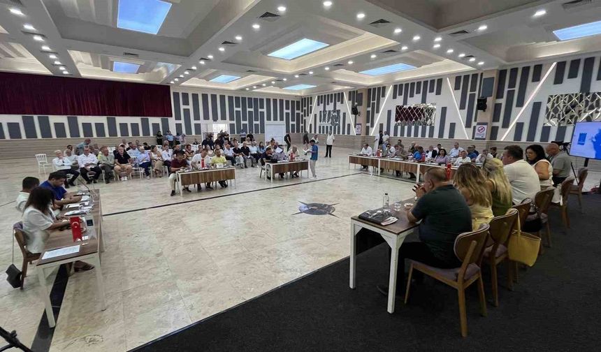 Kuşadası Meclisi'nde komisyonlar yenilendi, yeni projelere onay çıktı