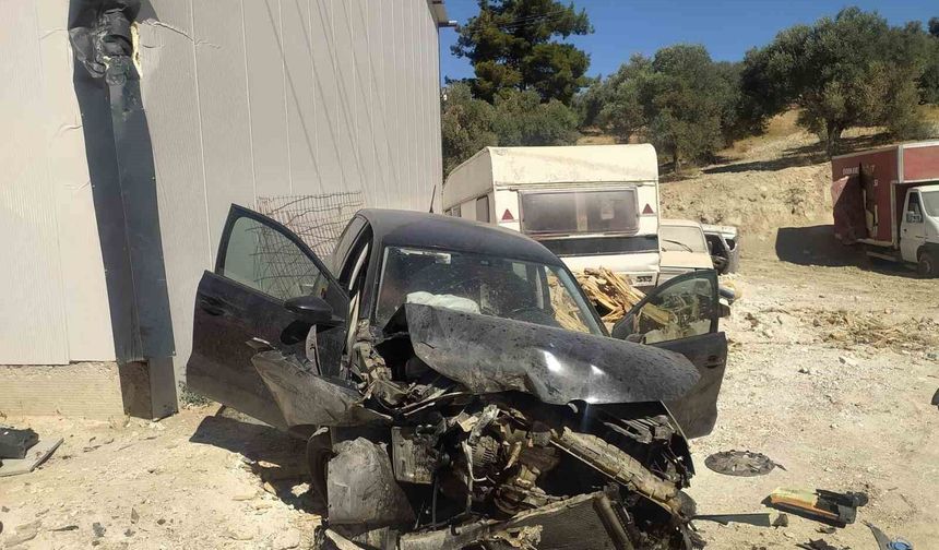 Kuşadası'nda trafik kazası: 2 yaralı