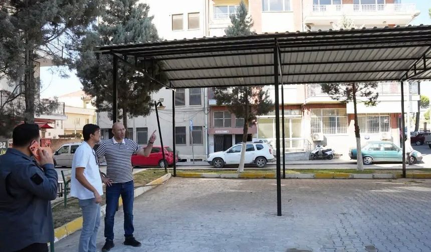 Germencik'te minibüs durağına gölgelik tente uygulaması
