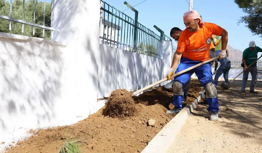 İncirliova'da öğrenciler için okul bahçelerinde düzenleme