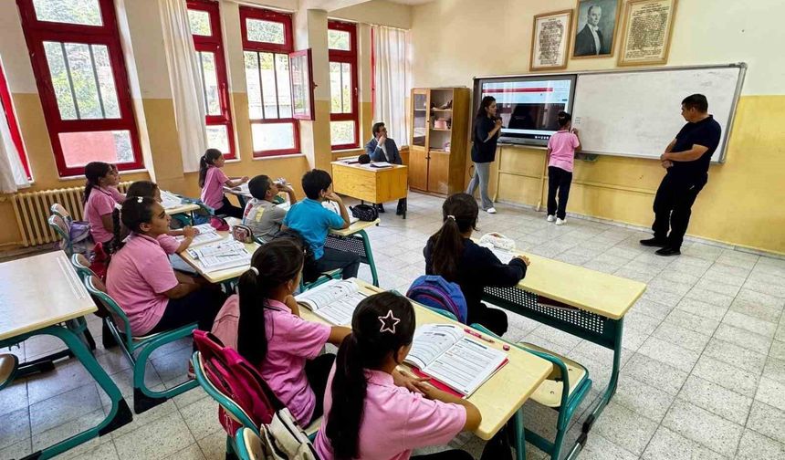 Kaymakam Sözen, öğrenciler ve öğretmenlerle bir araya geldi