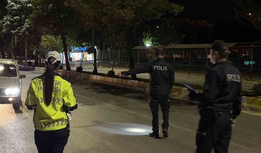 Polis ekiplerinin huzur ve güvenlik uygulamaları aralıksız sürüyor