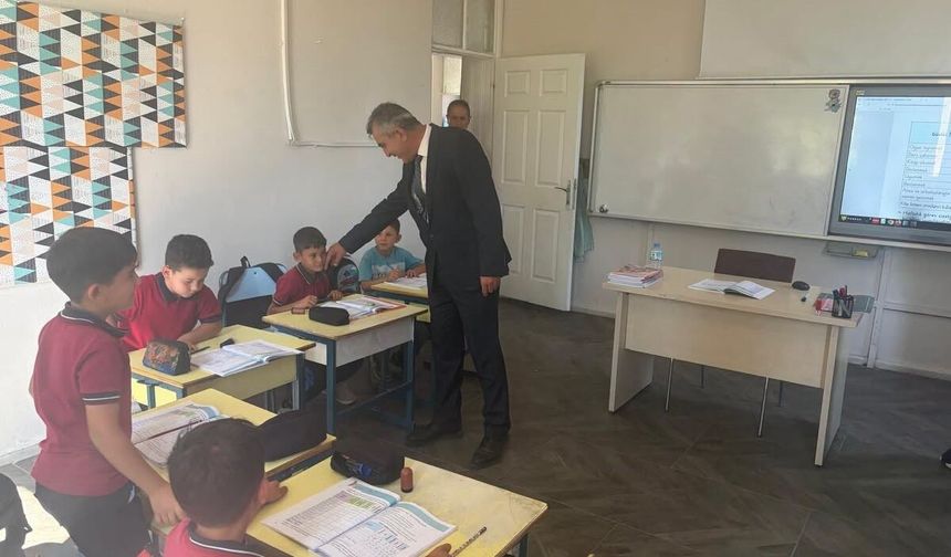 Söke İlçe Milli Eğitim Müdürü Uğurlu, öğrencilerin yeni dönem heyecanına ortak oldu