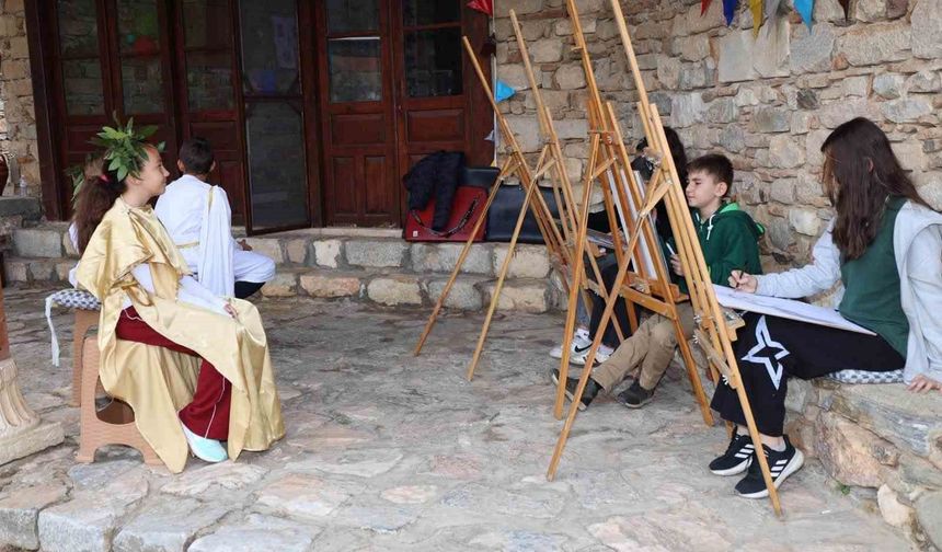 Afrodisias Antik Kenti çocuklar için açık hava atölyesine dönüştü