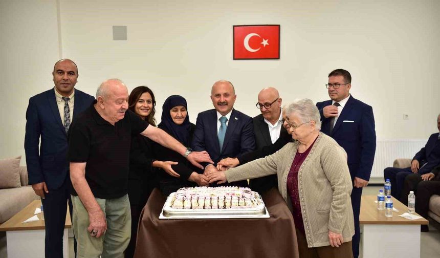 Aydın Valisi Varol, yaşlı çınarları unutmadı
