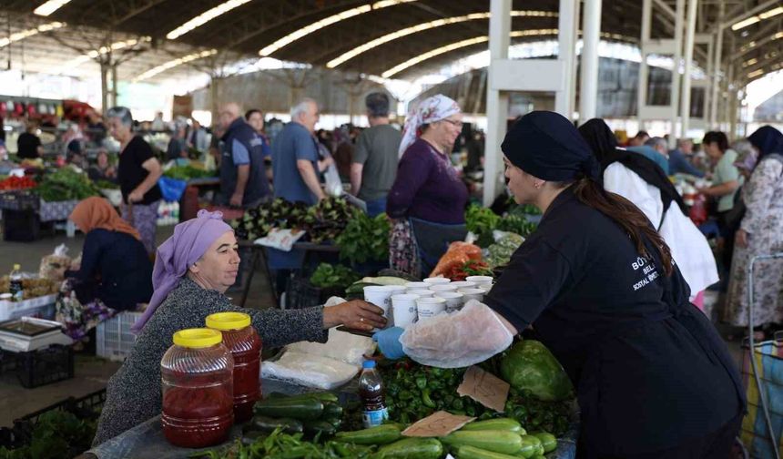 Aydın'da pazar yerlerinde sıcak çorba ikramı başladı