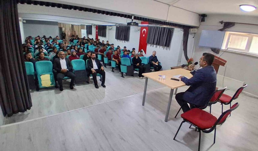Bozdoğan'da öğrencilere camilerin toplumsal hayattaki önemi anlatıldı