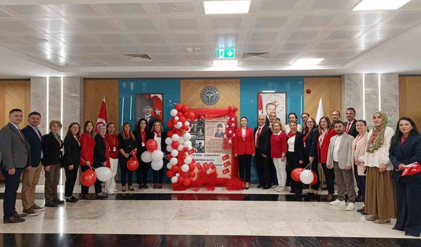 Cumhuriyet Bayramı coşkusu hastane koridorlarına taşındı
