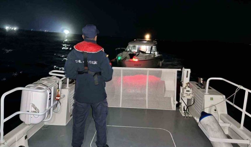 Didim açıklarında sürüklenen teknedeki 3 kişi kurtarıldı