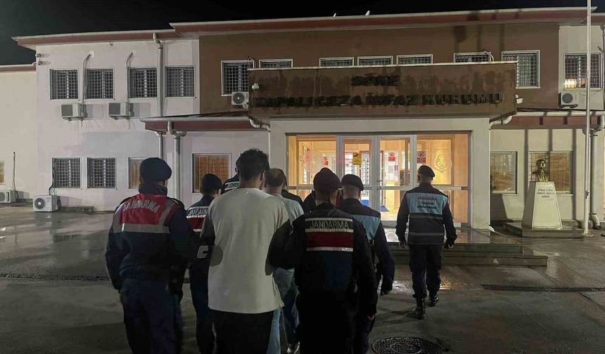 Didim'de otelde 14 düzensiz göçmen yakalandı