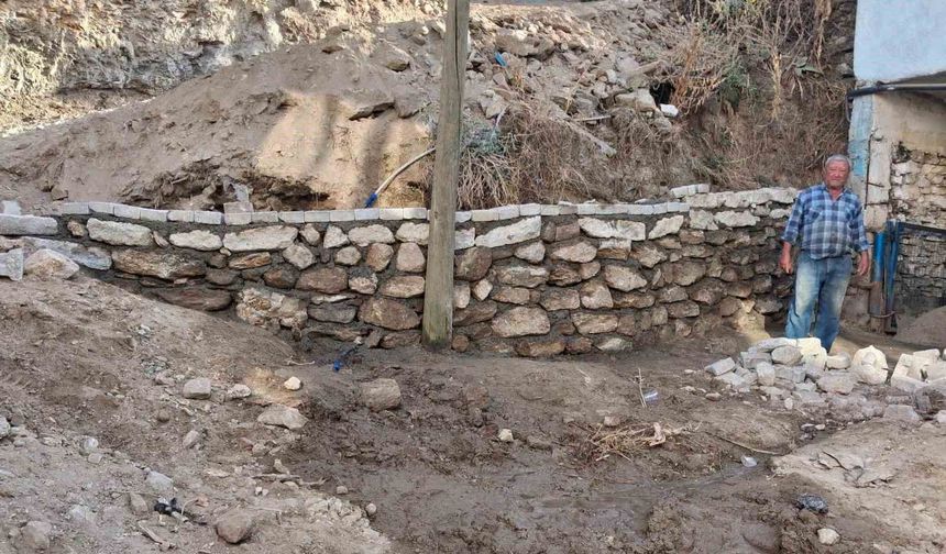 Esentepe Mahallesi'nde çevre düzenleme çalışmaları sürüyor