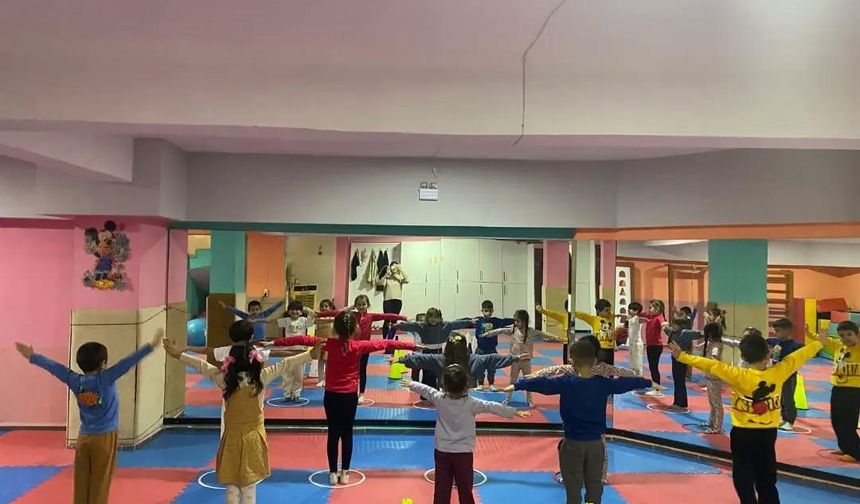 Germencik'te minikler hem eğleniyor hem spor yapıyor