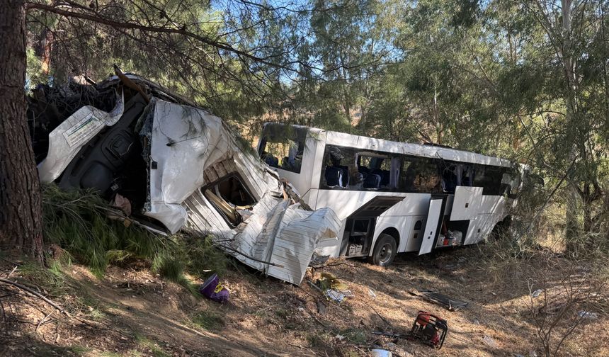 Aydın-İzmir Otoyolu’nda tur otobüsü uçuruma yuvarlandı: 2 ölü, 9 yaralı
