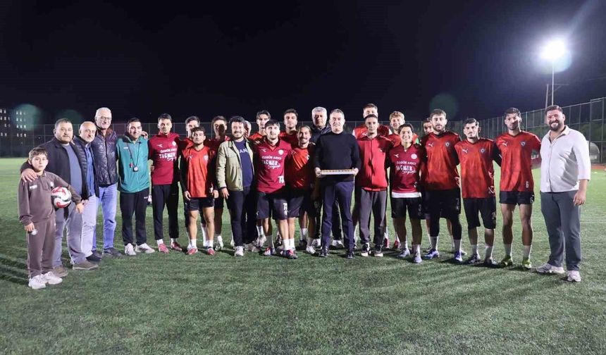 Kazanın ardından göreve dönen Arıcı'dan Koçarlı Belediyespor'a moral desteği