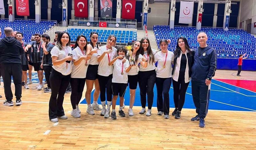 Köşk'ün kadın futsal takımı bölge finaline yükseldi