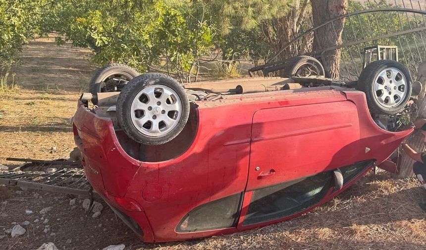 Kuşadası'nda otomobil takla attı: 1 yaralı