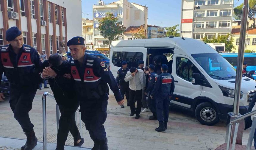 Uyuşturucu operasyonunda yakalanan 98 şüpheli adliyeye sevk edildi