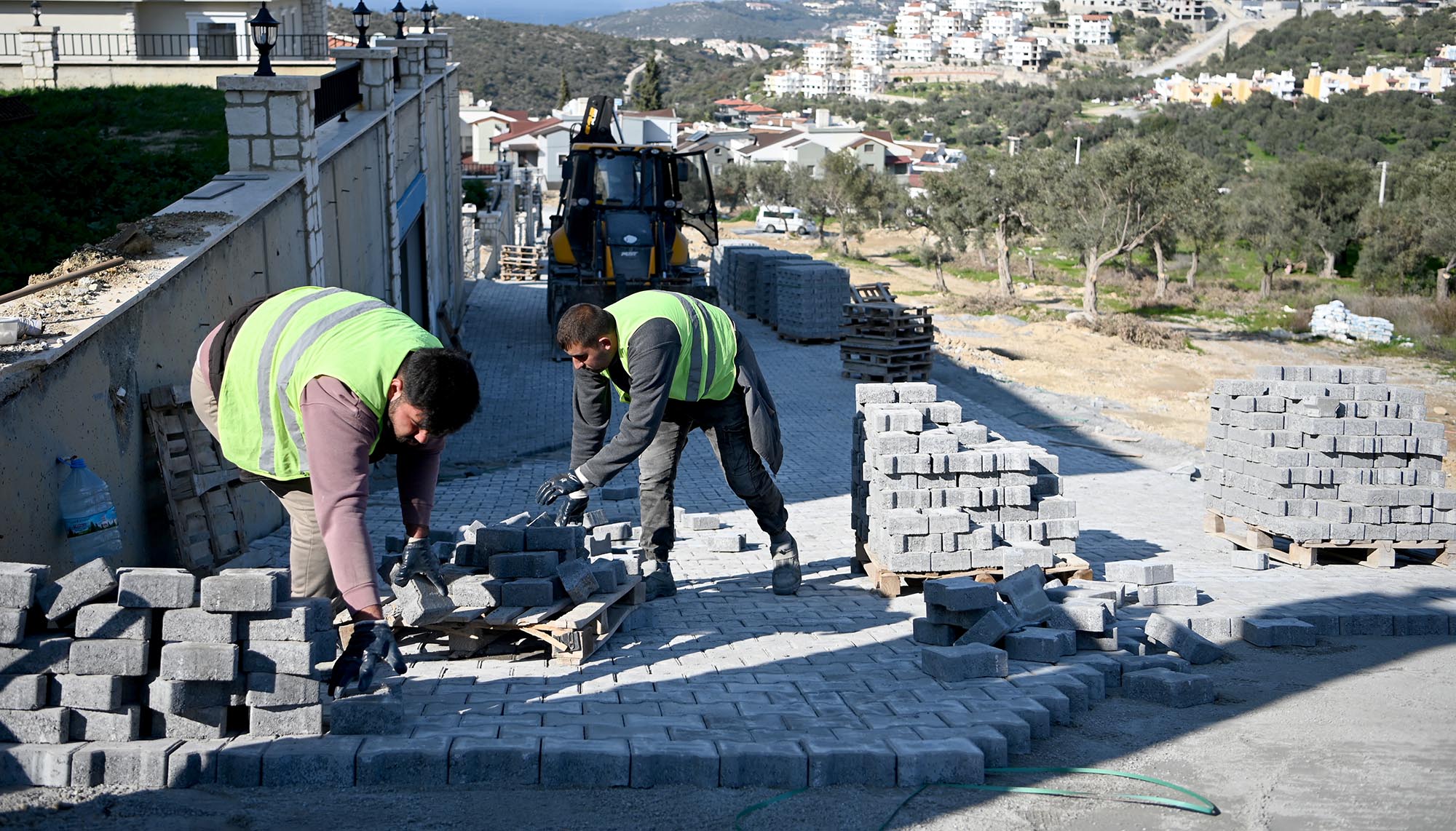 Bayraklidede Yol Yapim Calismasi (1)